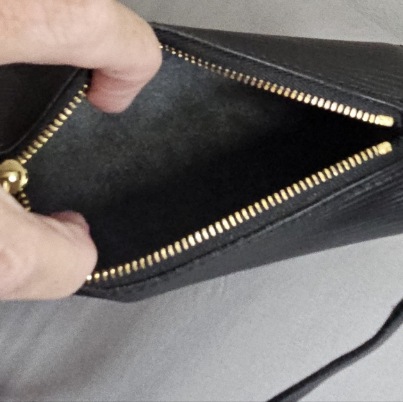 Louis Vuitton Black Epi Mini Papillon Pouchette - Picture 12 of 16